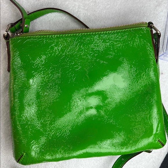 Kate Spade Vibrant Green crossbody with dust bag and box - Picture 3 of 7